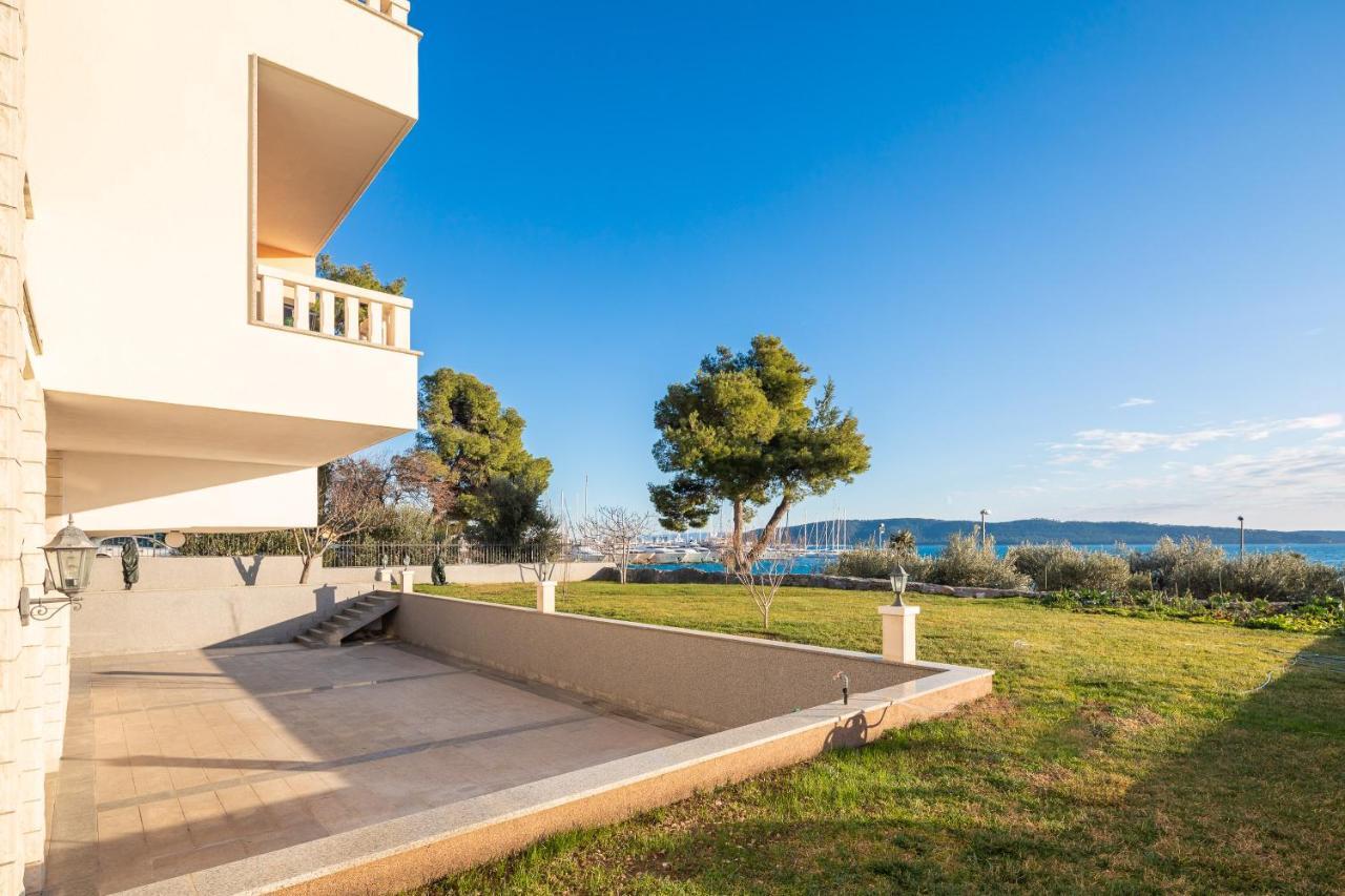 Xxl Luxury Apartments Beach Marina Resort Kastela Bagian luar foto