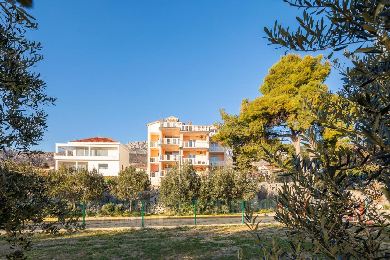 Xxl Luxury Apartments Beach Marina Resort Kastela Bagian luar foto