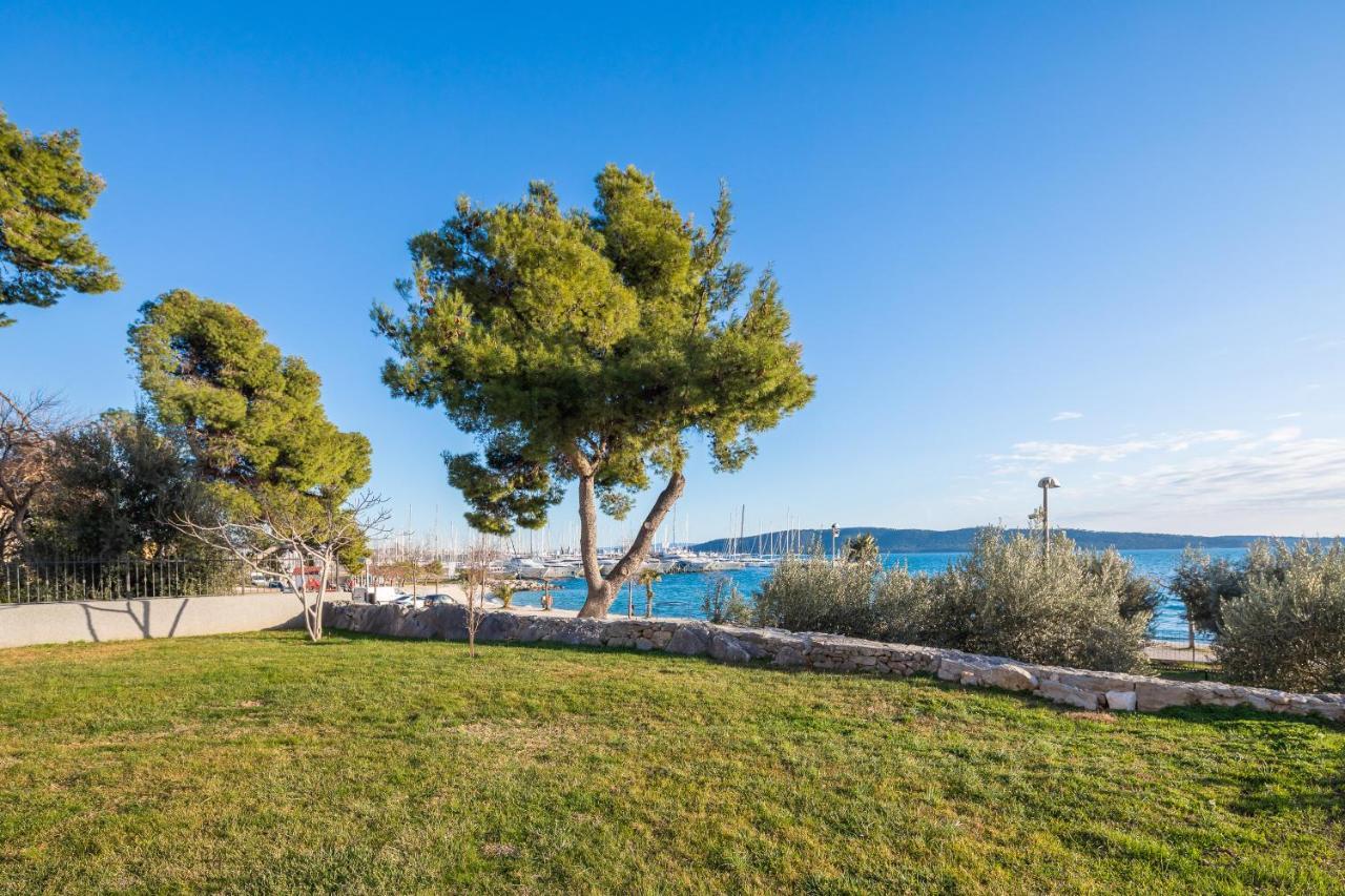 Xxl Luxury Apartments Beach Marina Resort Kastela Bagian luar foto